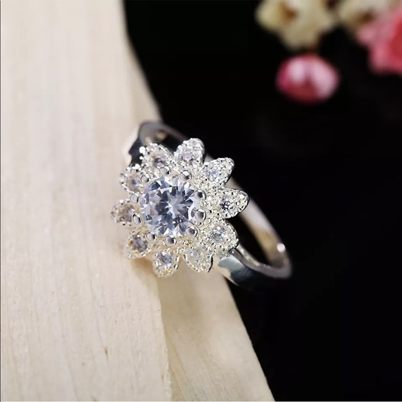 💖 Sterling Silver Crystal Floral Ring Size 7 NEW - Picture 4 of 6